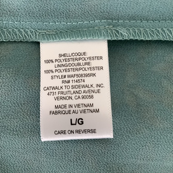 Pleione Blouse NWT Delicate floral V-neck 2 layer - Picture 6 of 7